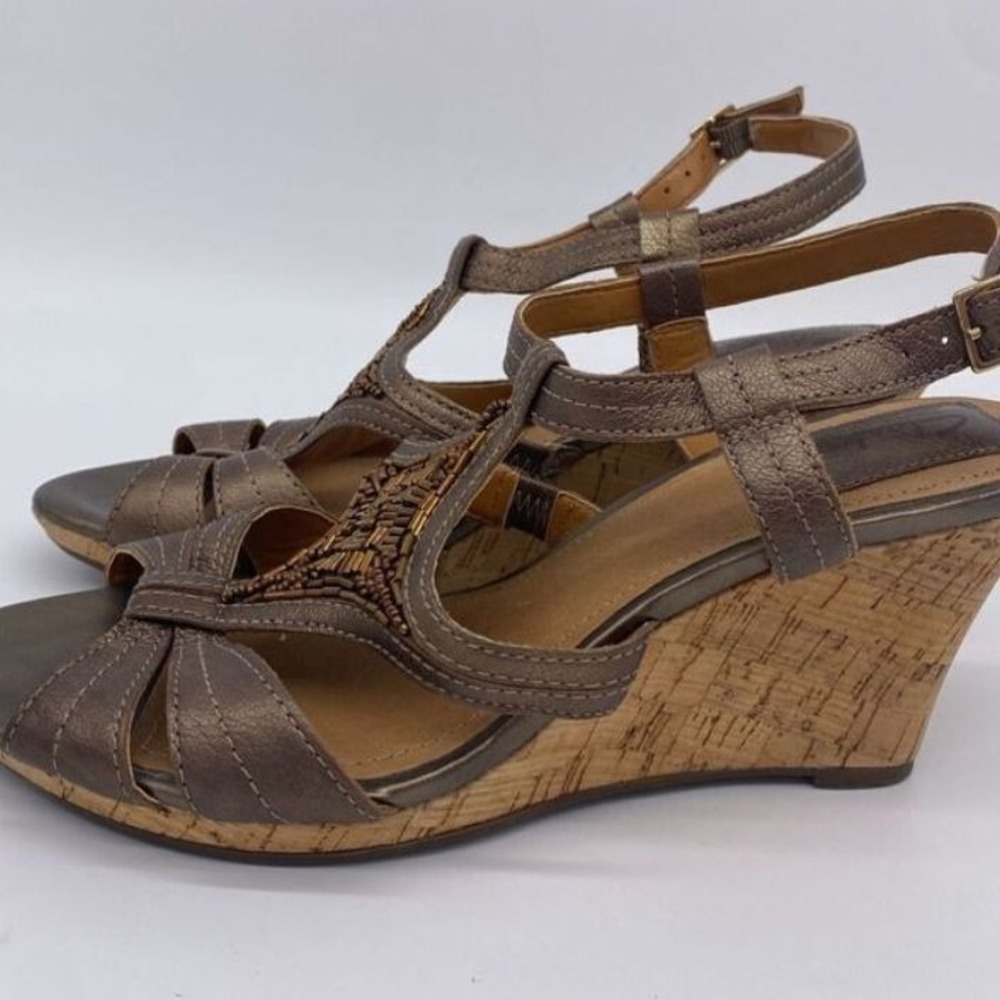 Clarks Sandals Womens 7.5M Bronze Leather Open Toe Ankle Strap Wedge Bendables
